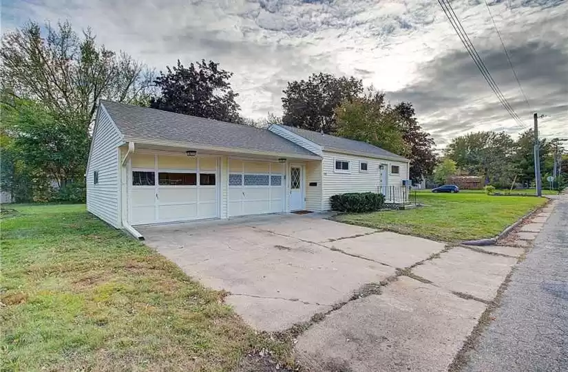 342 2nd, New Richmond, Wisconsin 54017, 2 Bedrooms Bedrooms, ,1 BathroomBathrooms,Residential,For sale,2nd,1577543